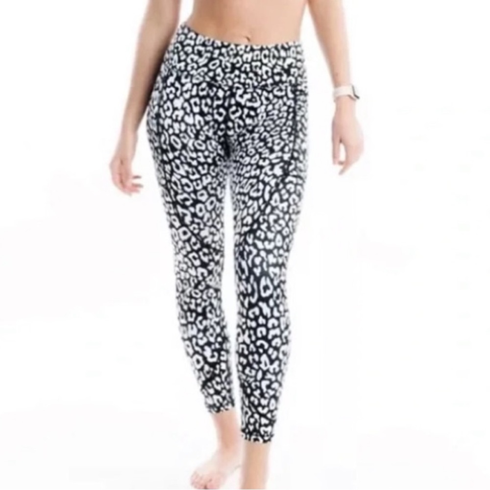EUC ZYIA ACTIVE Women's Light N Tight Safari LeopardPocket High Rise Legging 6-8